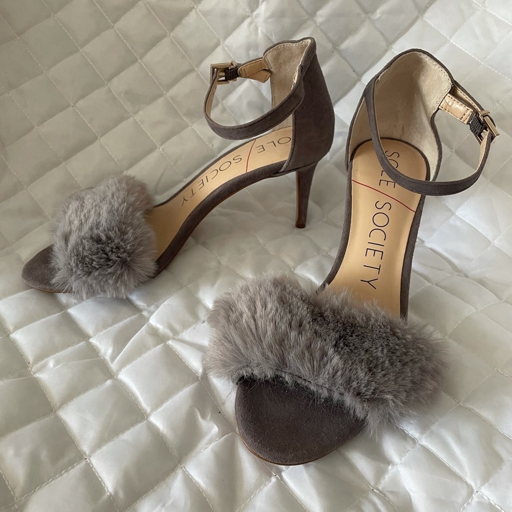 New Sole Society Annaya Furry Heels 6.5